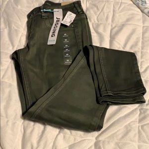Camo Green jeggings- maurices! Brand new w tags!